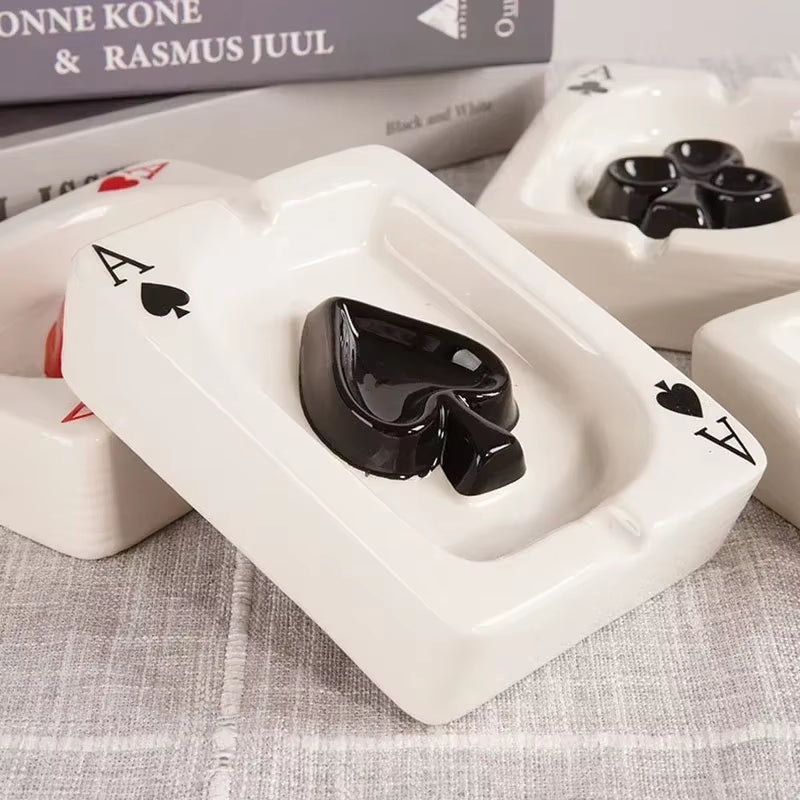 Elegant European Heart-Shaped Ceramic Poker Ashtray - A Stylish Addition to Your Living Room