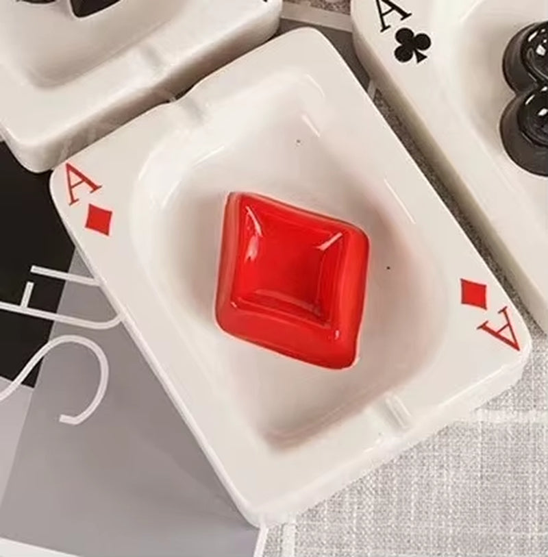 Elegant European Heart-Shaped Ceramic Poker Ashtray - A Stylish Addition to Your Living Room
