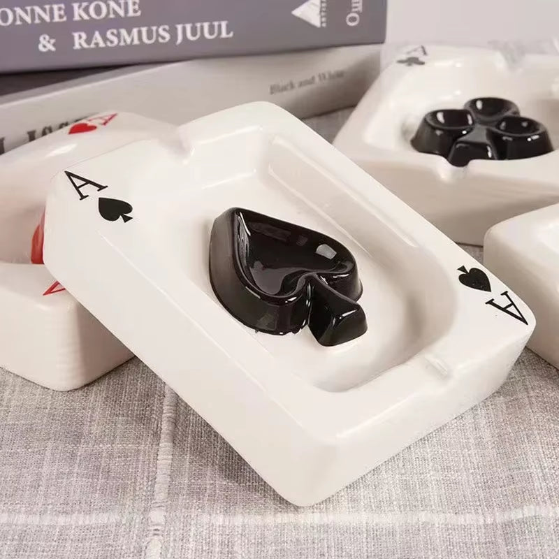 Elegant European Heart-Shaped Ceramic Poker Ashtray - A Stylish Addition to Your Living Room